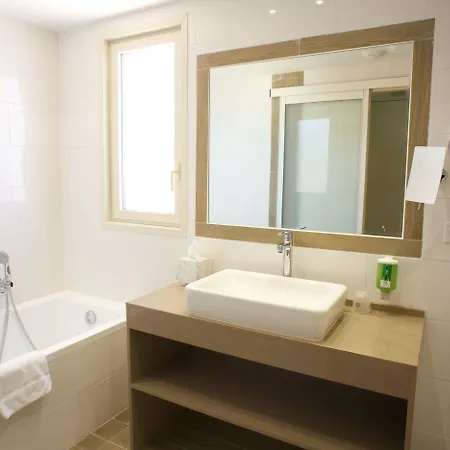 מלון Western Premier Santa Maria LʼÎle-Rousse